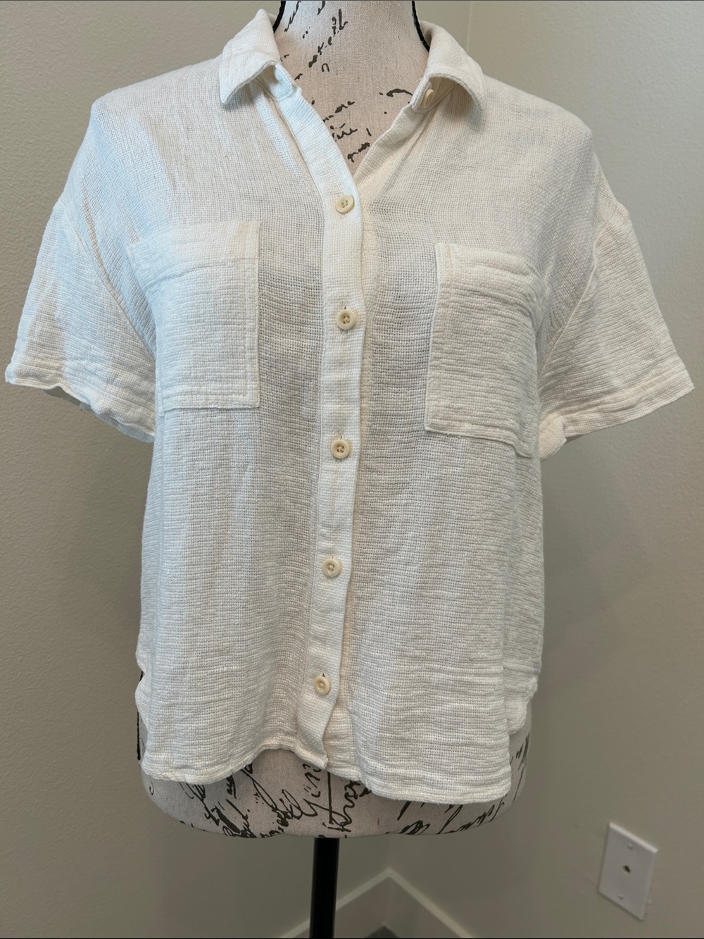 Madewell Cropped Ivory Button-Up Linen Shirt